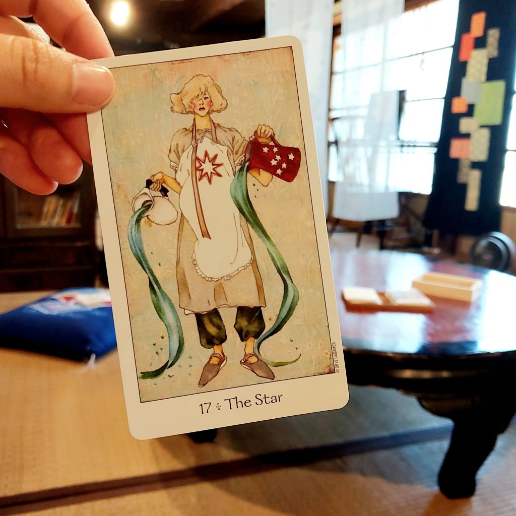 紀の川市のカフェ、占いのカード